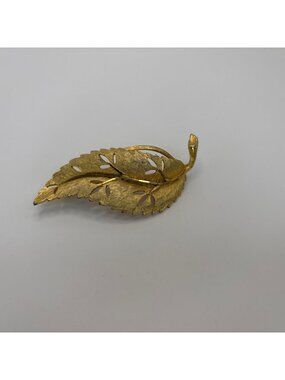 BSK Vintage Matte Gold Tone Leaf Brooch Pin Signed